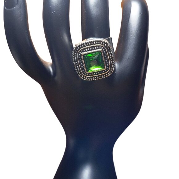 NWT Green Stone Square Snap Ring with Silver Plated Snap Bezel - Picture 5 of 14